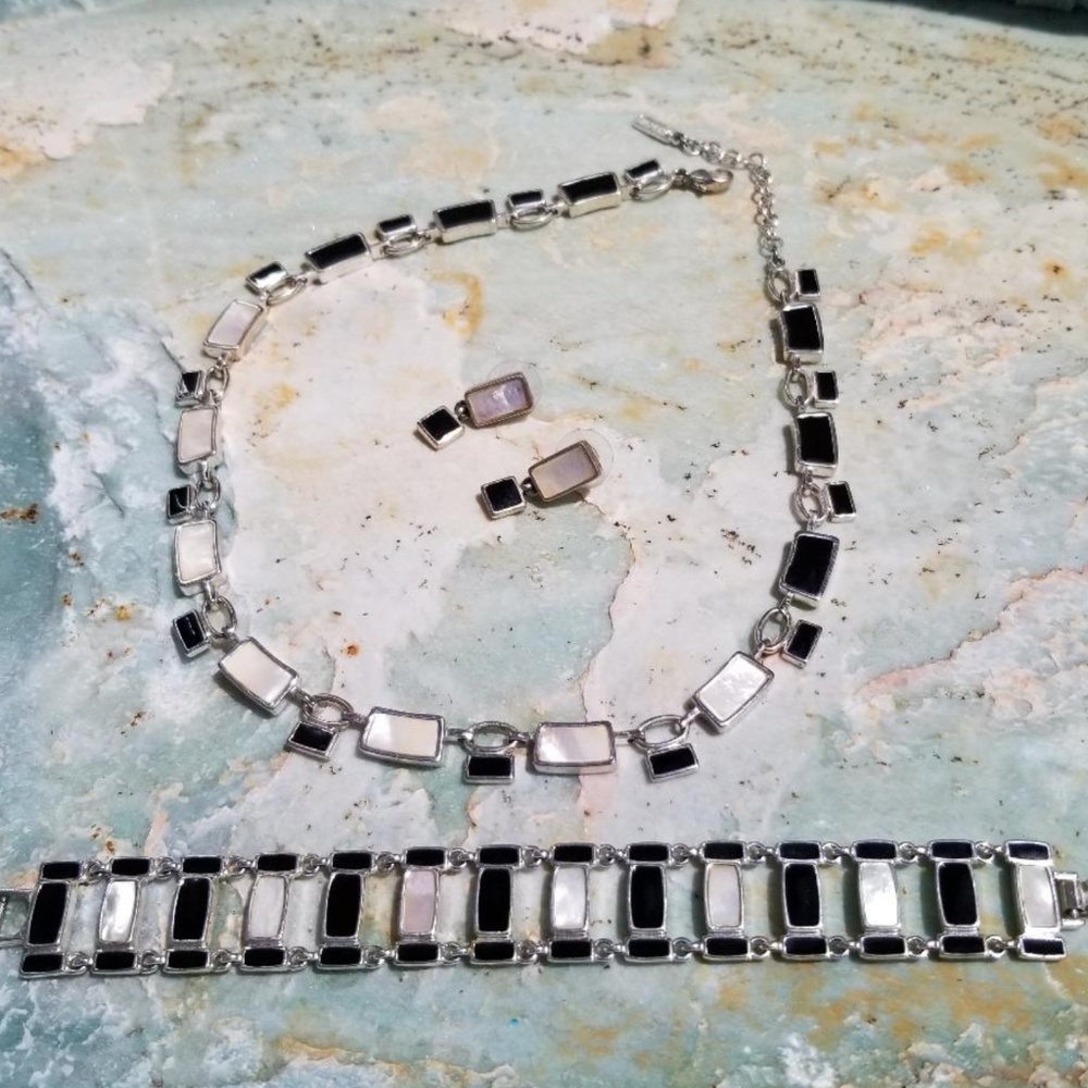 Vintage 1980s Napier Mother of Pearl & black enamel choker earrings bracelet set - Picture 3 of 10